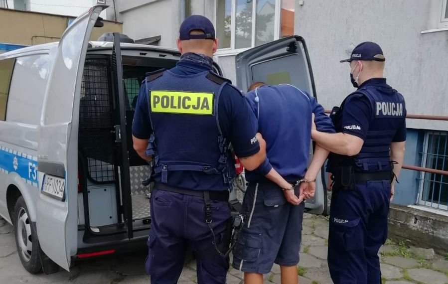 Złodziej sklepowy w rękach łowickich policjantów. "Wpadł", bo wszczął domową awanturę