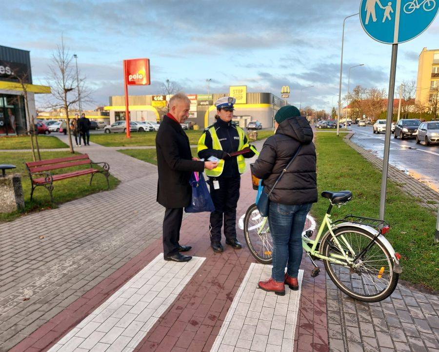 Akcja „Świeć Przykładem – noś odblaski, bądź widoczny na drodze" w Łowiczu