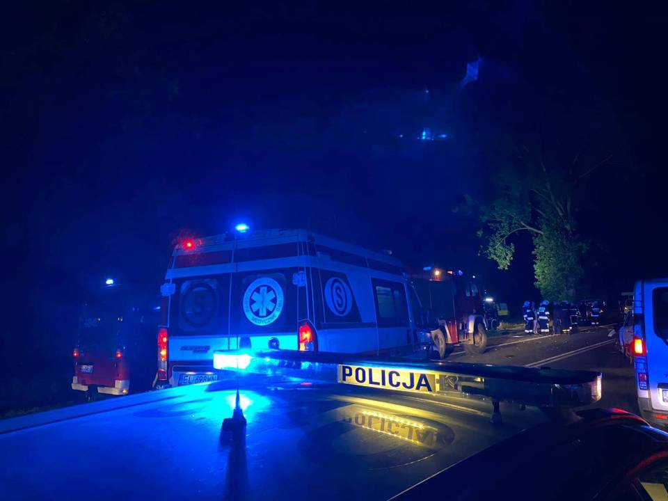 policja-karetka-straz--noc